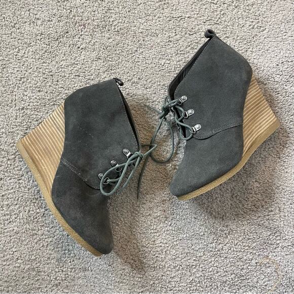 EXPRESS Gray Suede Lace Up Wedge Heel Ankle Booties Size 9.5 - Picture 1 of 6